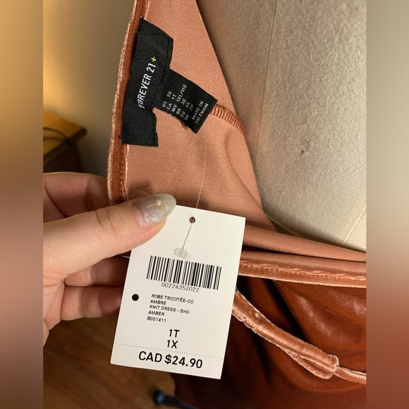 BNWT sz1x velvet asymmetrical dress - Picture 5 of 6